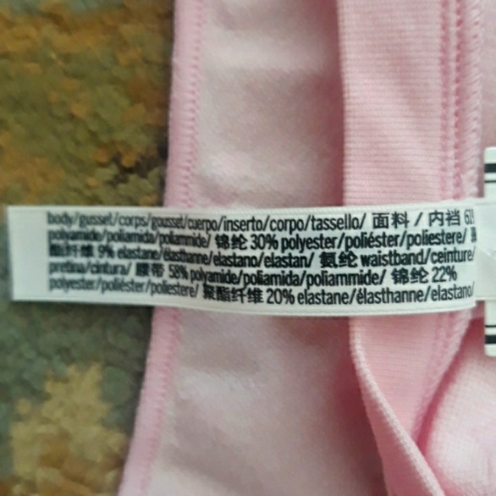 Pink VS thong - Picture 12 of 15